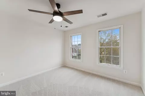 Bedroom - 20385 Medalist Dr, Ashburn, VA 20147 photo 4 of 5
