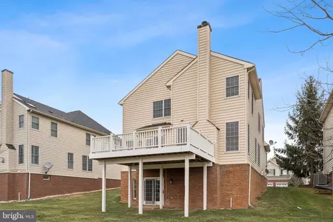 Exterior - 20385 Medalist Dr, Ashburn, VA 20147 photo 5 of 9