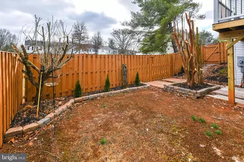 Exterior - 9 Dorrell Ct, Sterling, VA 20165 photo 6 of 6