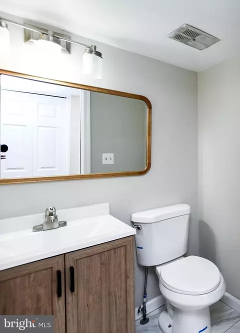 Bath - 9 Dorrell Ct, Sterling, VA 20165 photo 3 of 3