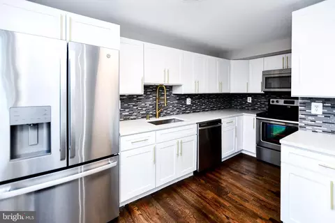 Kitchen - 9 Dorrell Ct, Sterling, VA 20165 photo 2 of 2