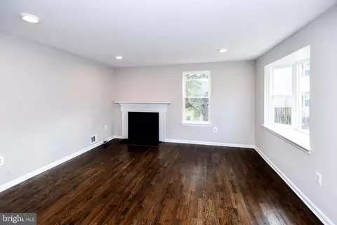 Living - 9 Dorrell Ct, Sterling, VA 20165 photo 1 of 4