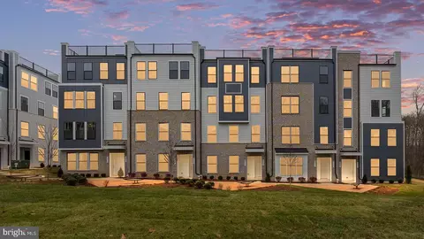 20821 Cloongee Ter, Sterling, VA 20166