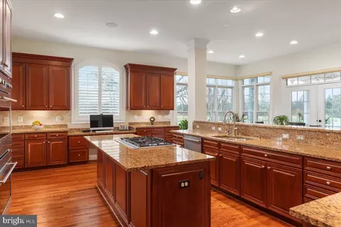 Kitchen - 19829 Somercote Ln, Leesburg, VA 20175 photo 3 of 5