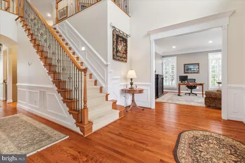 Entry Way - 19829 Somercote Ln, Leesburg, VA 20175 photo 2 of 10