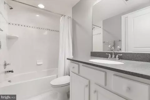 Bath - 19829 Somercote Ln, Leesburg, VA 20175 photo 4 of 4