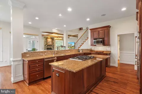 Kitchen - 19829 Somercote Ln, Leesburg, VA 20175 photo 4 of 5