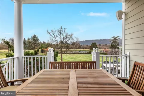 Exterior - 19829 Somercote Ln, Leesburg, VA 20175 photo 6 of 11