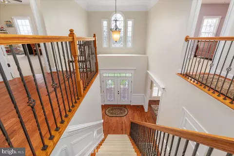 Entry Way - 19829 Somercote Ln, Leesburg, VA 20175 photo 5 of 10