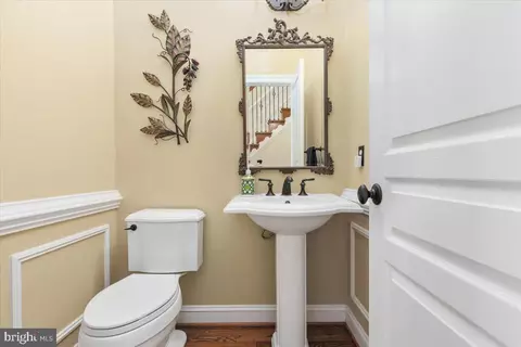 Entry Way - 19829 Somercote Ln, Leesburg, VA 20175 photo 4 of 10