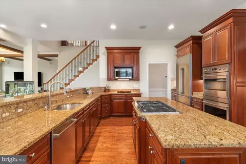 Kitchen - 19829 Somercote Ln, Leesburg, VA 20175 photo 1 of 5