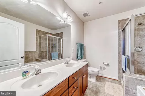 Bath - 42601 Cardinal Trace Ter, Brambleton, VA 20148 photo 1 of 2