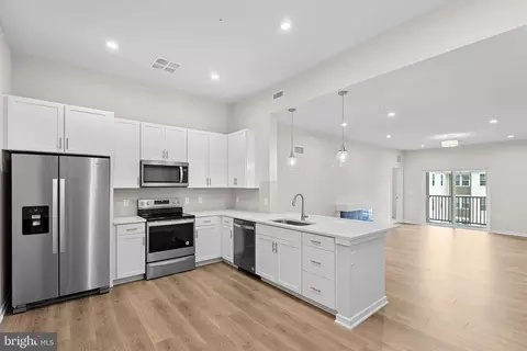 750 Mount Airy Ter NE #403, Leesburg, VA 20176