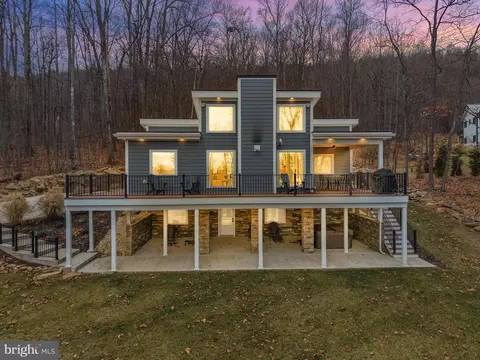 13549 Hanging Rock Ln, Lovettsville, VA 20180