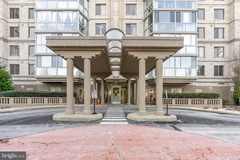 19385 Cypress Ridge Ter #821, Leesburg, VA 20176