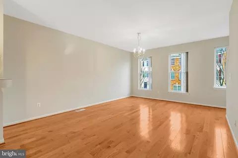 Living - 25121 Monteith Ter, Chantilly, VA 20152 photo 3 of 5