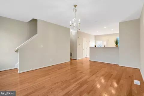 Living - 25121 Monteith Ter, Chantilly, VA 20152 photo 4 of 5
