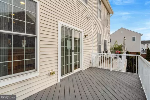 Exterior - 25121 Monteith Ter, Chantilly, VA 20152 photo 4 of 12