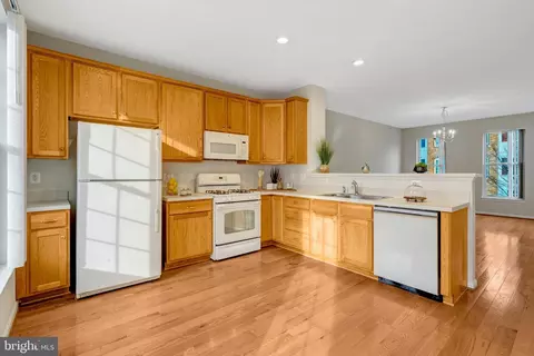 Kitchen - 25121 Monteith Ter, Chantilly, VA 20152 photo 1 of 2