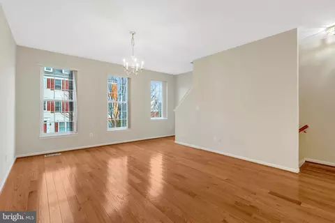 Living - 25121 Monteith Ter, Chantilly, VA 20152 photo 2 of 5