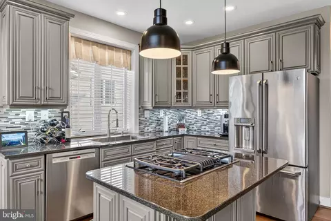 Kitchen - 19873 Bethpage Ct, Ashburn, VA 20147 photo 3 of 10