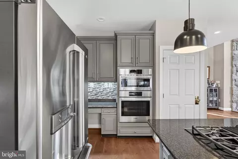 Kitchen - 19873 Bethpage Ct, Ashburn, VA 20147 photo 9 of 10