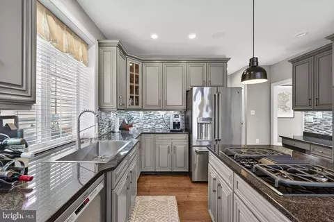 Kitchen - 19873 Bethpage Ct, Ashburn, VA 20147 photo 6 of 10