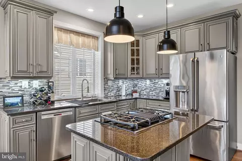 Kitchen - 19873 Bethpage Ct, Ashburn, VA 20147 photo 2 of 10
