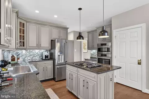 Kitchen - 19873 Bethpage Ct, Ashburn, VA 20147 photo 5 of 10