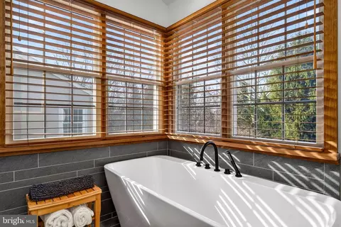 Bath - 19873 Bethpage Ct, Ashburn, VA 20147 photo 8 of 8
