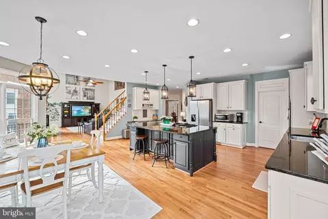 Kitchen - 43423 Mountcastle Dr, Chantilly, VA 20152 photo 2 of 7