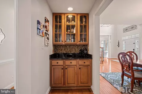 Entry Way - 43423 Mountcastle Dr, Chantilly, VA 20152 photo 5 of 11