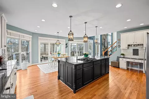 Kitchen - 43423 Mountcastle Dr, Chantilly, VA 20152 photo 4 of 7