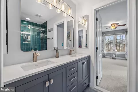 Bath - 43423 Mountcastle Dr, Chantilly, VA 20152 photo 5 of 7