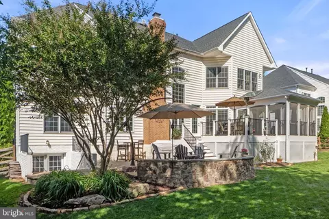 Exterior - 43423 Mountcastle Dr, Chantilly, VA 20152 photo 12 of 14