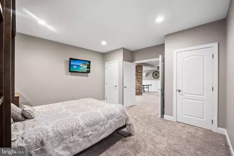 Bedroom - 43423 Mountcastle Dr, Chantilly, VA 20152 photo 10 of 10