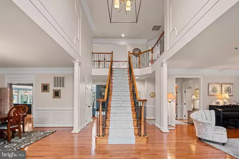Entry Way - 43423 Mountcastle Dr, Chantilly, VA 20152 photo 2 of 11