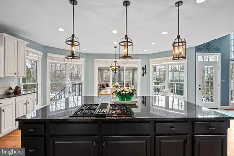Kitchen - 43423 Mountcastle Dr, Chantilly, VA 20152 photo 3 of 7