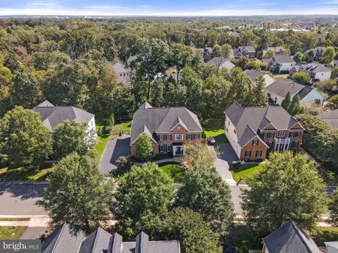 View/Area - 43423 Mountcastle Dr, Chantilly, VA 20152 photo 4 of 5