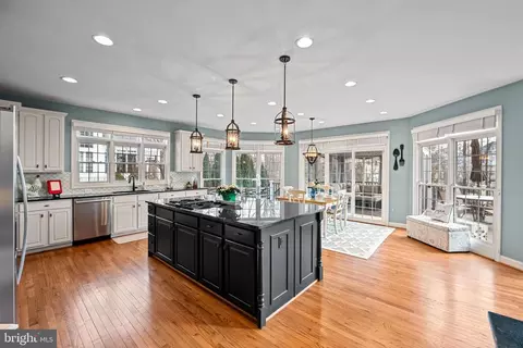 Kitchen - 43423 Mountcastle Dr, Chantilly, VA 20152 photo 5 of 7