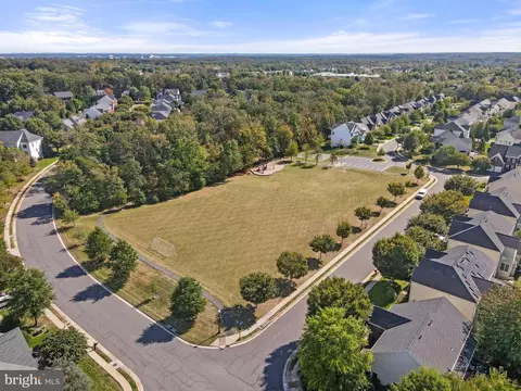 View/Area - 43423 Mountcastle Dr, Chantilly, VA 20152 photo 5 of 5