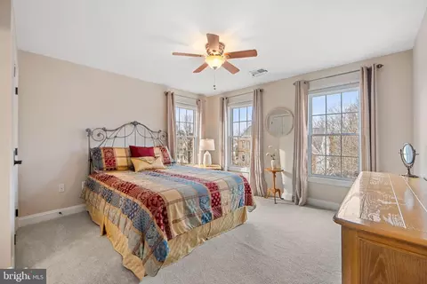 Bedroom - 43423 Mountcastle Dr, Chantilly, VA 20152 photo 6 of 10