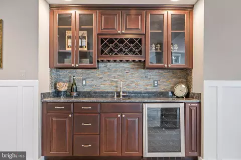 Kitchen - 43423 Mountcastle Dr, Chantilly, VA 20152 photo 7 of 7