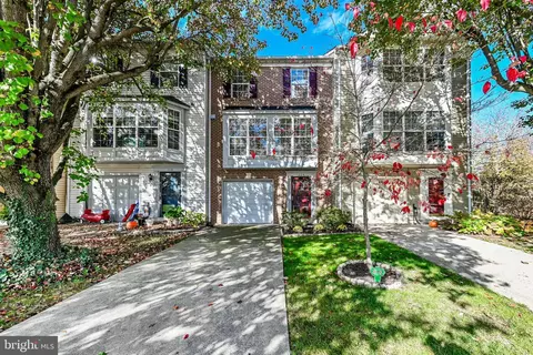 114 Hampshire Sq SW, Leesburg, VA 20175