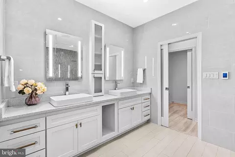 Bath - 22558 Forest Run Dr, Ashburn, VA 20148 photo 4 of 14