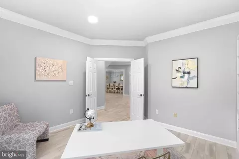 Entry Way - 22558 Forest Run Dr, Ashburn, VA 20148 photo 6 of 17