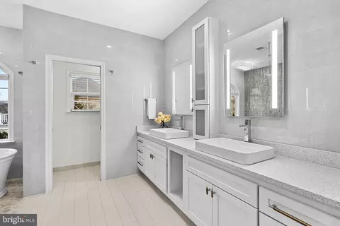 Bath - 22558 Forest Run Dr, Ashburn, VA 20148 photo 5 of 14