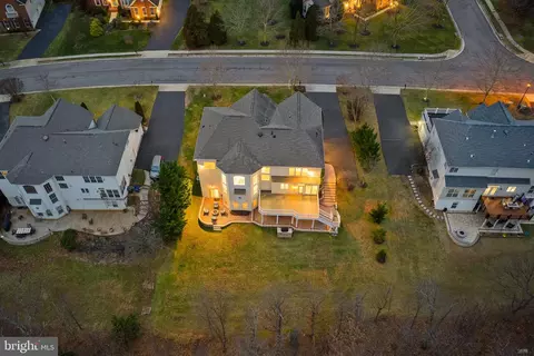 View/Area - 22558 Forest Run Dr, Ashburn, VA 20148 photo 4 of 17