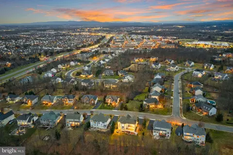 View/Area - 22558 Forest Run Dr, Ashburn, VA 20148 photo 10 of 17