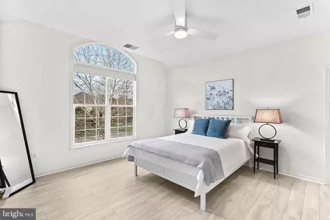 Bedroom - 22558 Forest Run Dr, Ashburn, VA 20148 photo 6 of 11